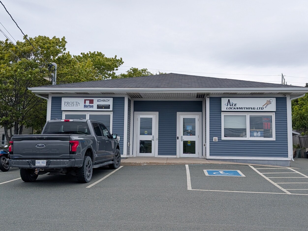 1012 Topsail Rd, Mount Pearl, NL à vendre Photo de l’immeuble– Image 1 sur 8