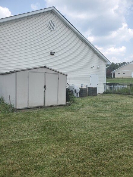 5202 E Highland Rd, Howell, MI à louer - Photo de l’immeuble – Image 2 sur 12