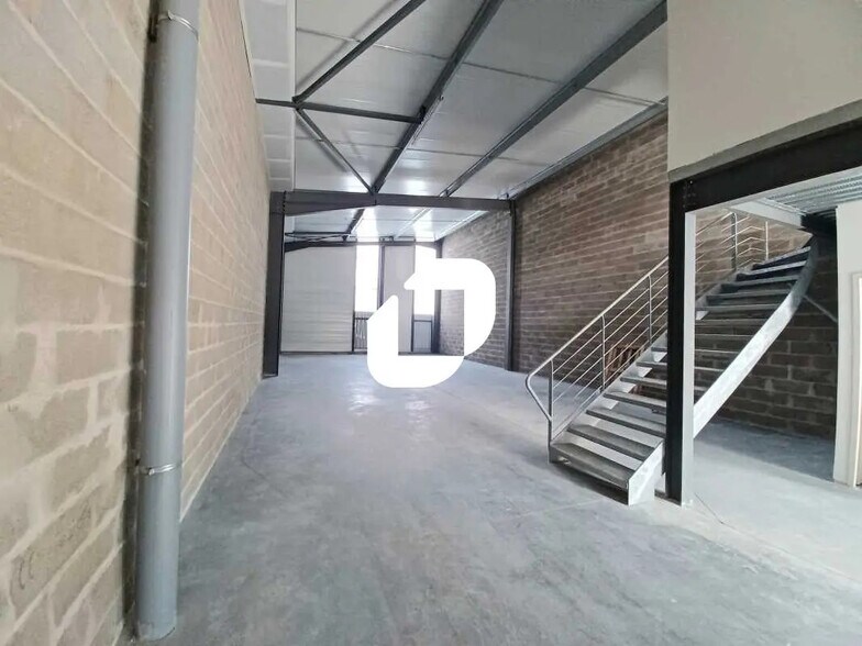 Industriel/Logistique dans Beychac-et-Caillau à louer - Photo intérieure – Image 1 sur 2