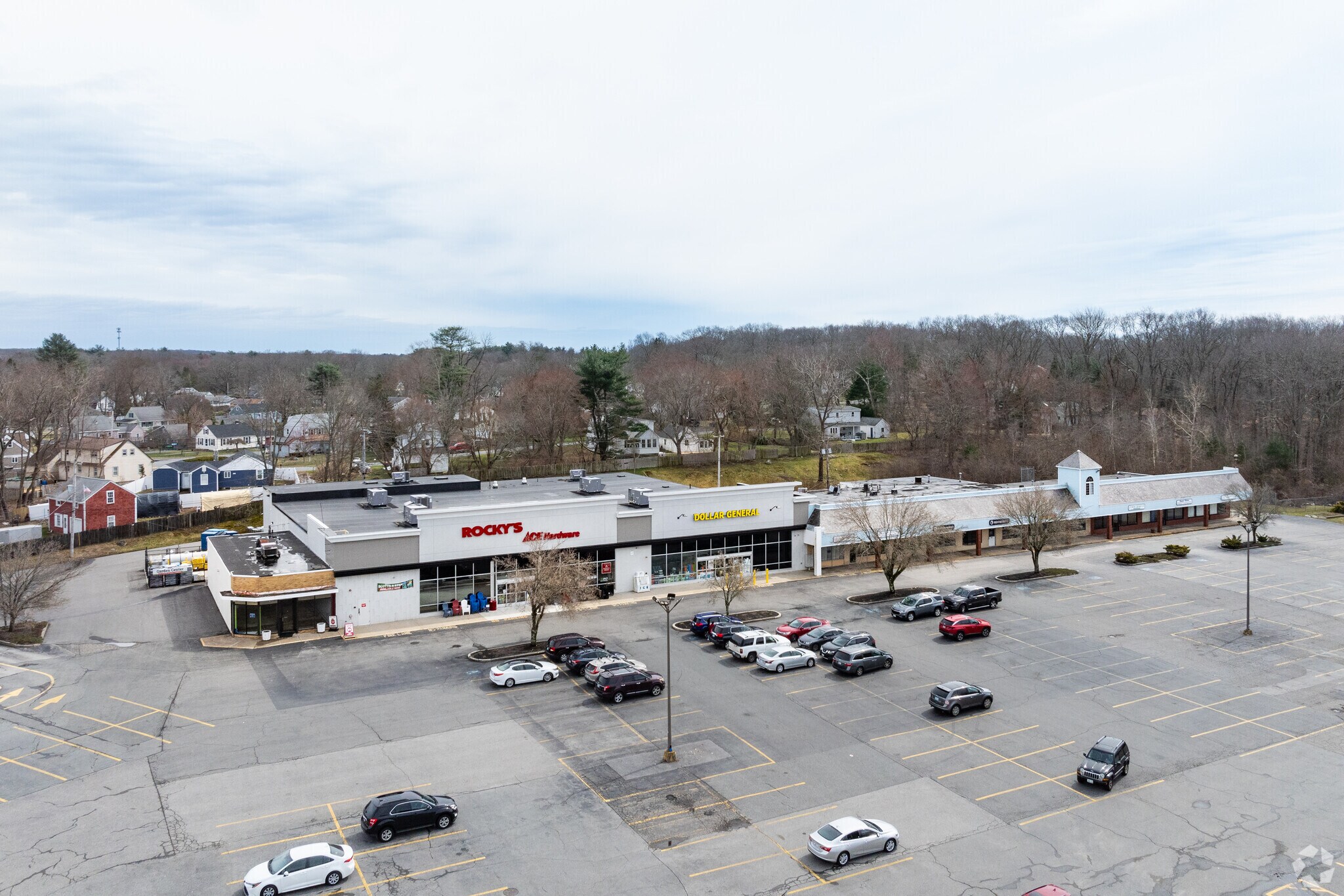 27 Central Ave, Seekonk, MA à louer Photo principale– Image 1 sur 3