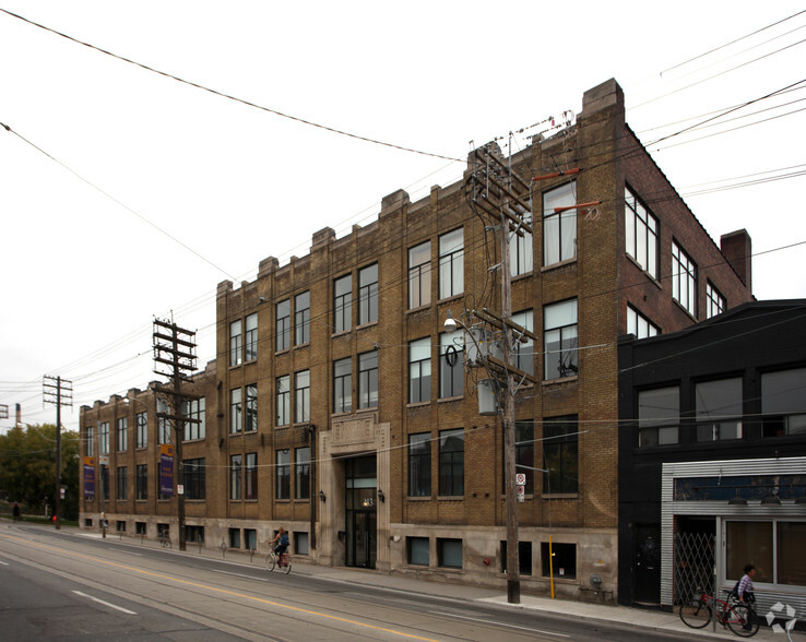 183 Bathurst St, Toronto, ON à louer - Photo de l’immeuble – Image 2 sur 5