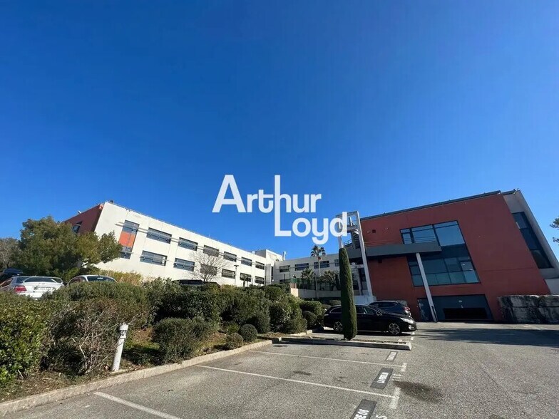 Bureau dans SOPHIA ANTIPOLIS à louer - Photo de l’immeuble – Image 1 sur 6
