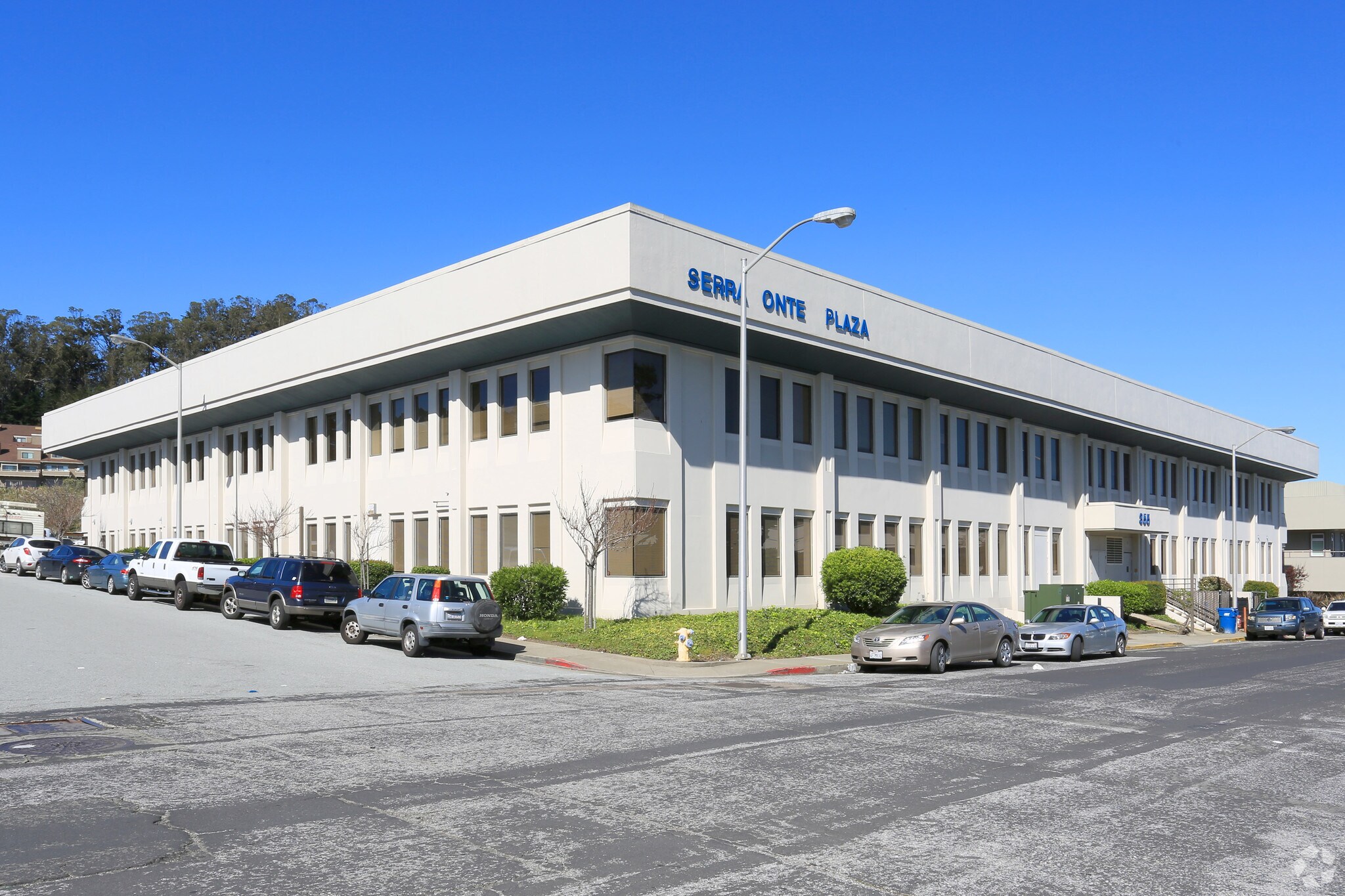 355 Gellert Blvd, Daly City, CA à louer Photo principale– Image 1 sur 5