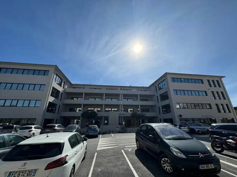 Bureau dans Aubagne à louer - Photo de l’immeuble – Image 3 sur 4