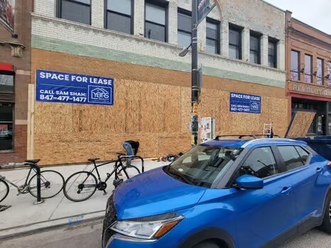 2327 N Milwaukee Ave, Chicago, IL à louer - Photo de l’immeuble – Image 2 sur 21
