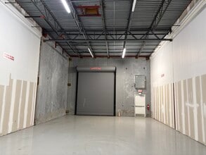 7906 Kingspointe Pky, Orlando, FL à louer Photo intérieure– Image 2 sur 3