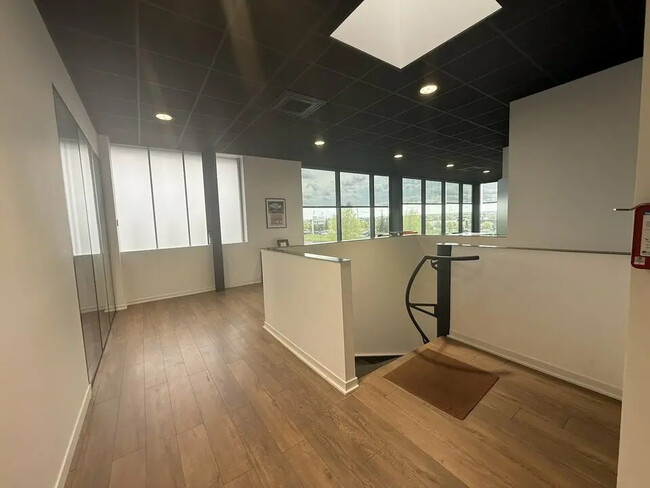 Plus de détails pour Local d’activités à vendre