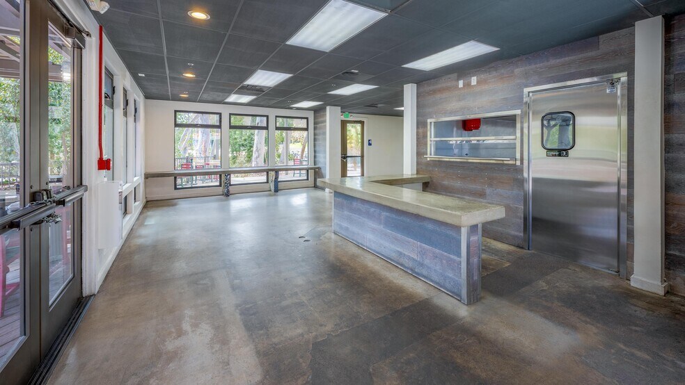 9332 Eucalyptus Grove Ln, La Jolla, CA à louer - Hall d’entrée – Image 3 sur 9