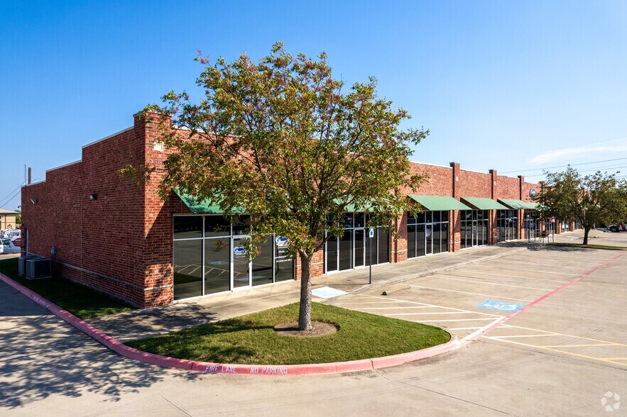 1865 McGee Ln, Lewisville, TX à louer - Photo de l’immeuble – Image 1 sur 7
