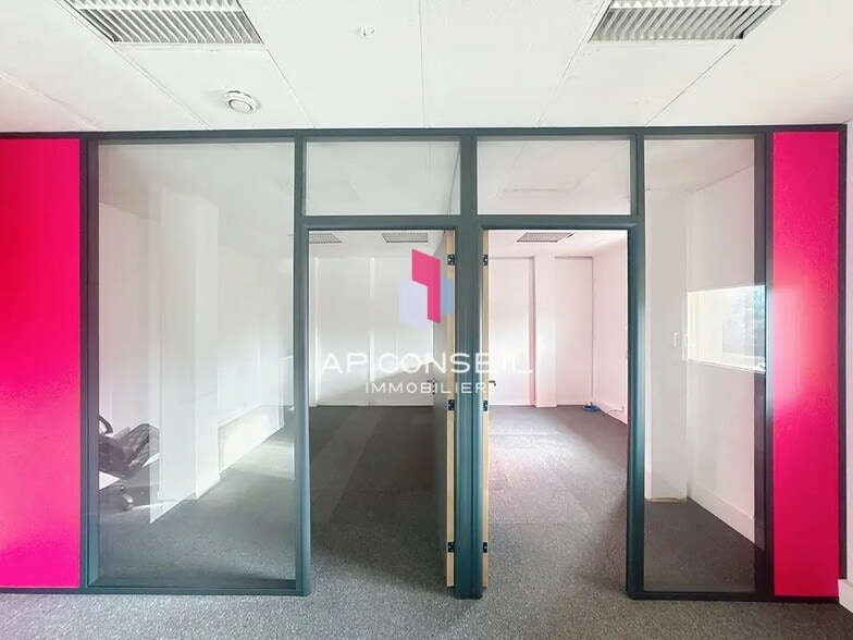 Bureau dans Saint-Germain-en-Laye à louer - Photo intérieure – Image 3 sur 3