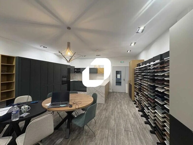 Bureau dans Artigues-près-Bordeaux à louer - Photo de l’immeuble – Image 1 sur 12