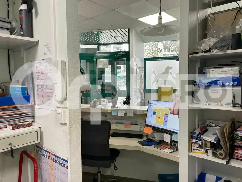 Local commercial dans Le Mée-sur-Seine à vendre - Photo de l’immeuble – Image 2 sur 6