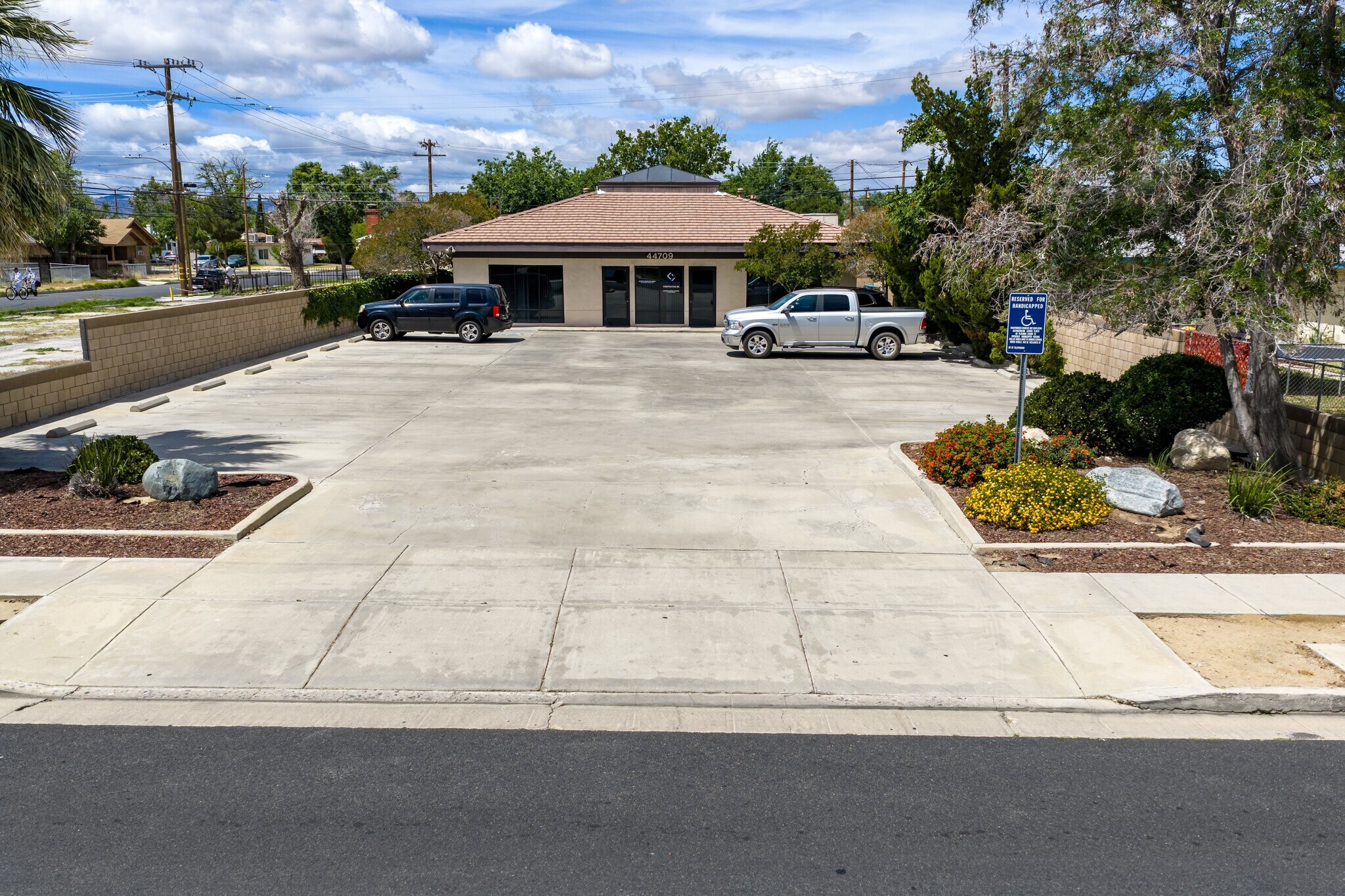 44709 Date Ave, Lancaster, CA à vendre Photo principale– Image 1 sur 29