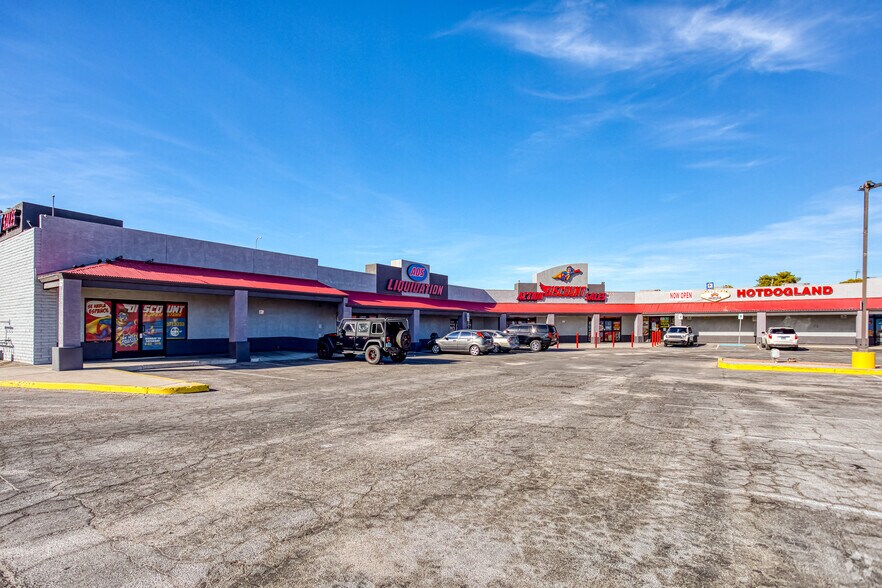 2570 E Tropicana Ave, Las Vegas, NV à louer - Photo de l’immeuble – Image 3 sur 15