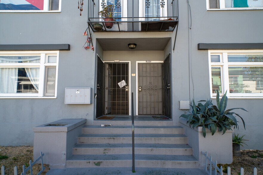 1042 E Broadway, Long Beach, CA à vendre - Photo de l’immeuble – Image 3 sur 13