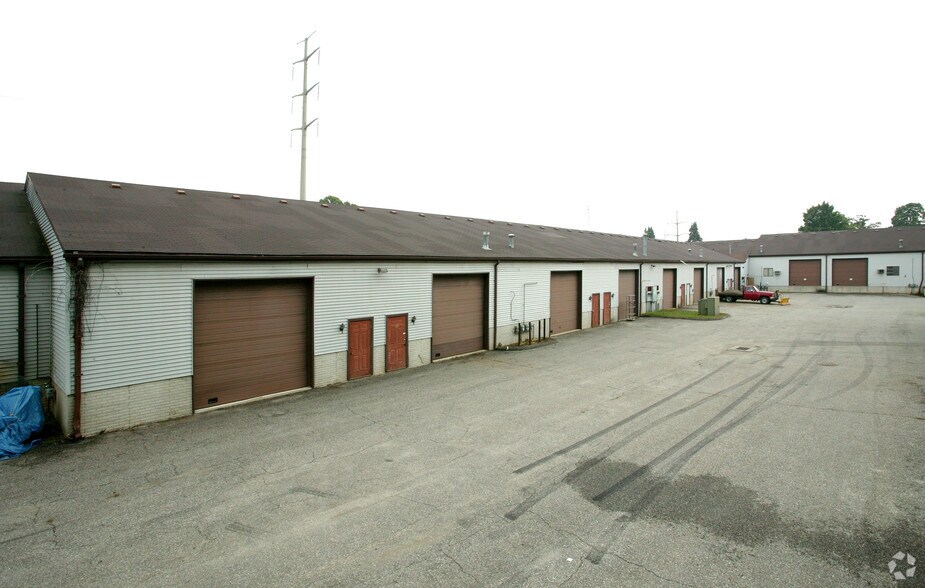 50 S End Plz, New Milford, CT à vendre - Photo de l’immeuble – Image 2 sur 11