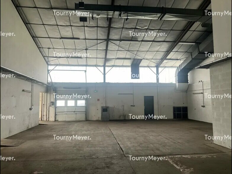 20 Avenue Normandie Niemen, Lons à louer - Photo de l’immeuble – Image 2 sur 5