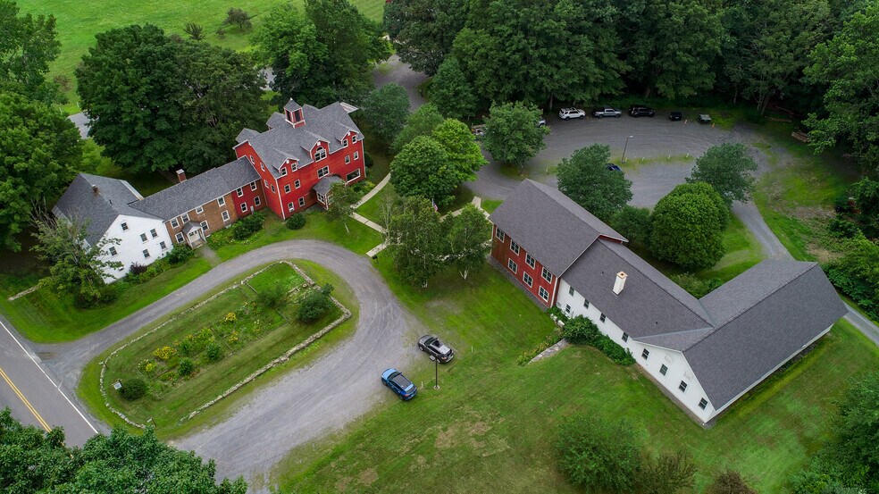 689 River Rd, Charlestown, NH à louer - Photo de l’immeuble – Image 3 sur 5