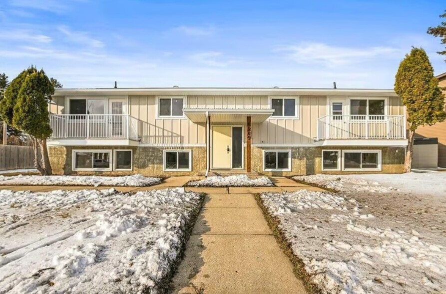 5209 49A Ave, Lacombe, AB à vendre - Photo de l’immeuble – Image 1 sur 14
