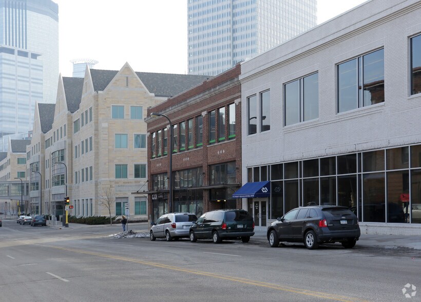 1201 Harmon Pl, Minneapolis, MN à louer - Photo de l’immeuble – Image 3 sur 12