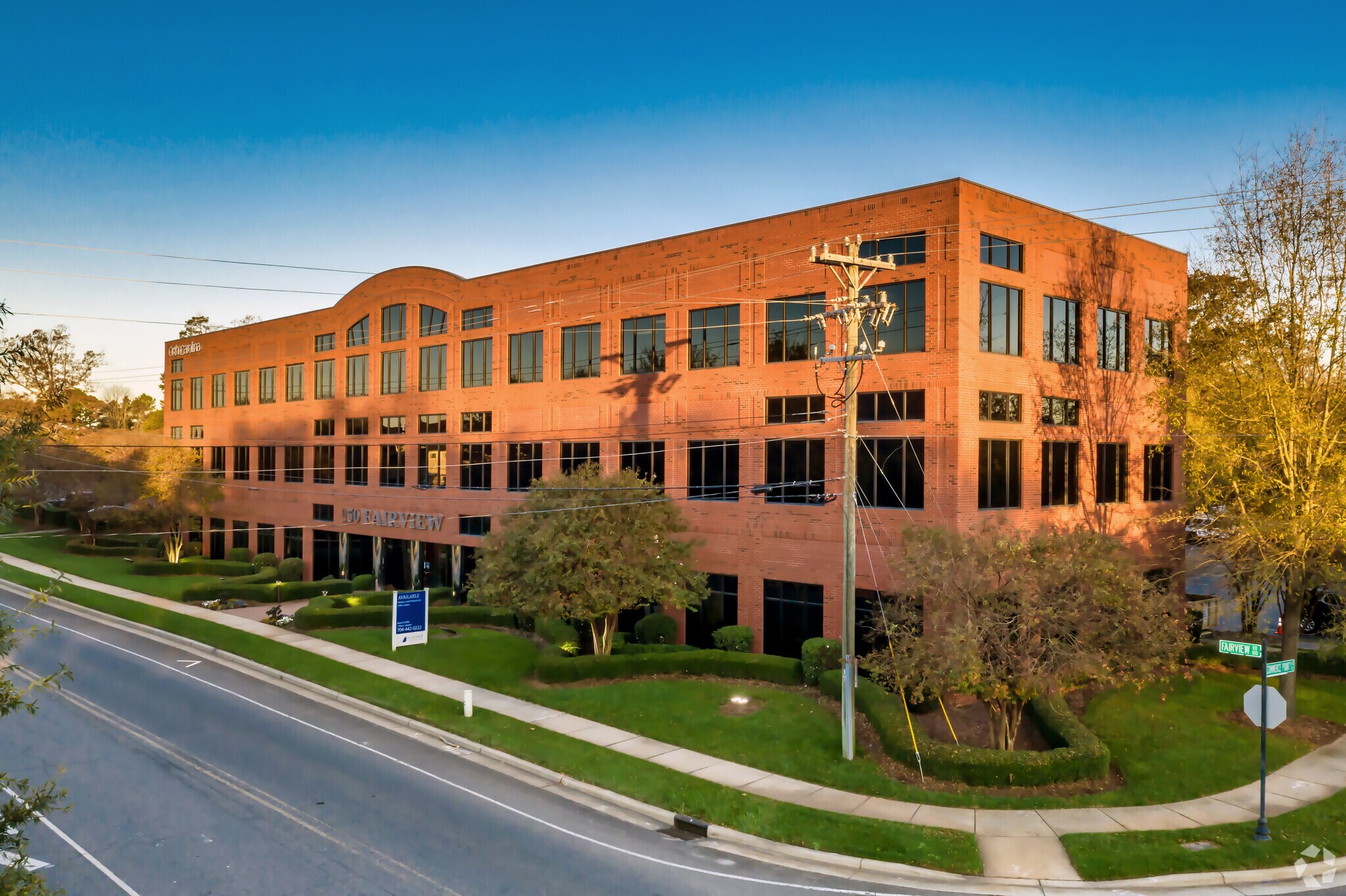 150 Fairview Rd, Mooresville, NC à louer Photo principale– Image 1 sur 6