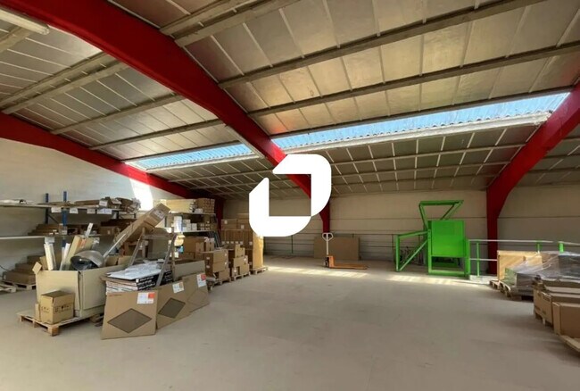 Plus de détails pour Bureau, Local d'activités à louer