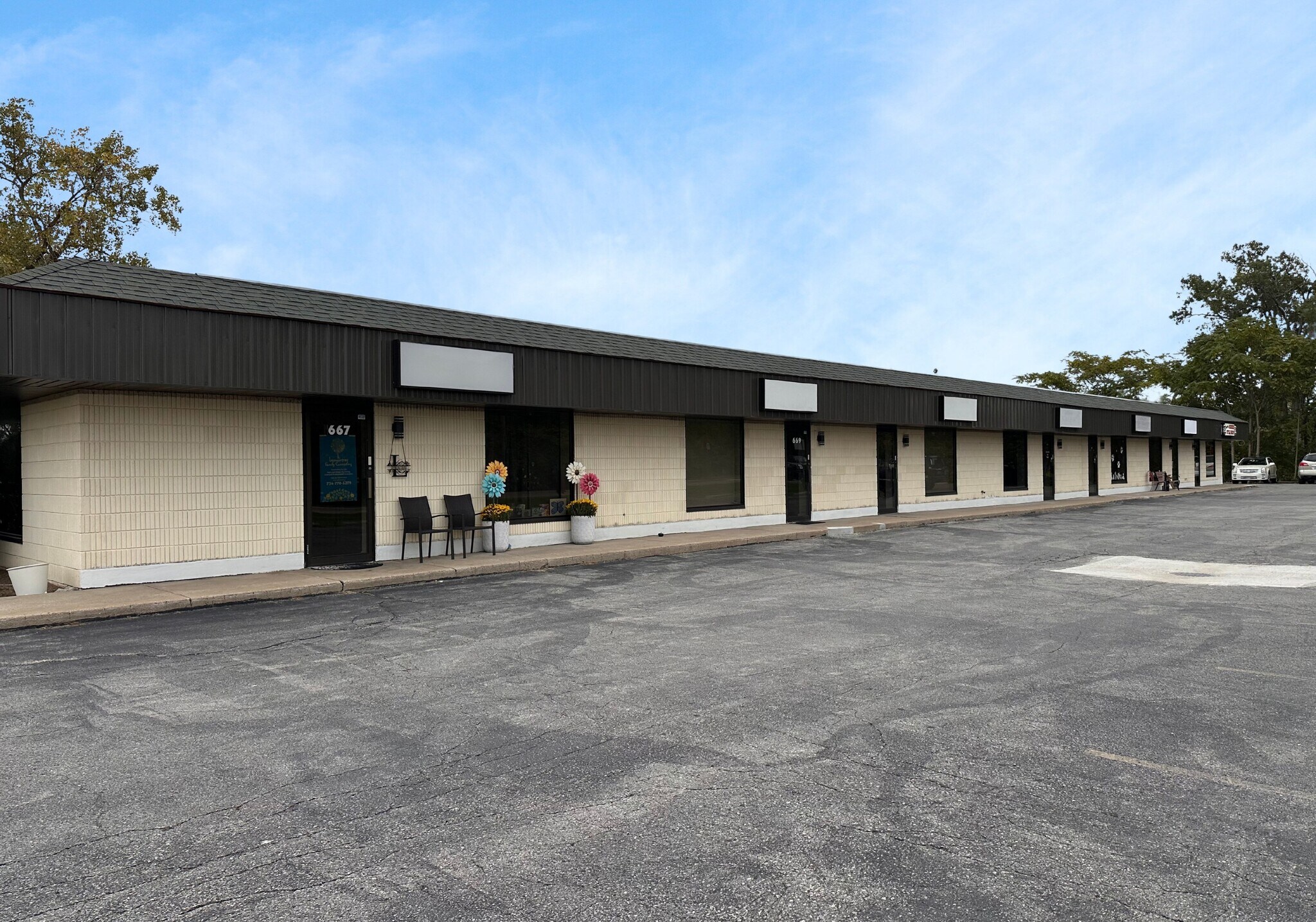 669-677 Cooper St, Monroe, MI à louer Photo de l’immeuble– Image 1 sur 4