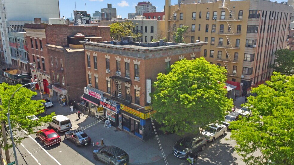 216 E 175th St, Bronx, NY à vendre - Photo de l’immeuble – Image 3 sur 12