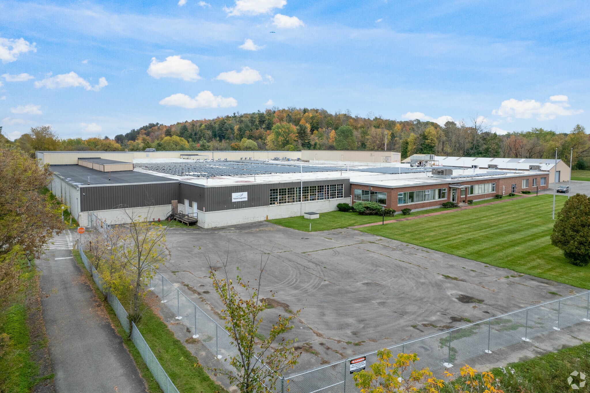 140 E State St Ext, Gloversville, NY à louer Photo principale– Image 1 sur 7
