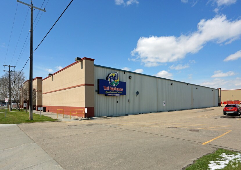 9880 47th Ave NW, Edmonton, AB à vendre - Photo de l’immeuble – Image 2 sur 3
