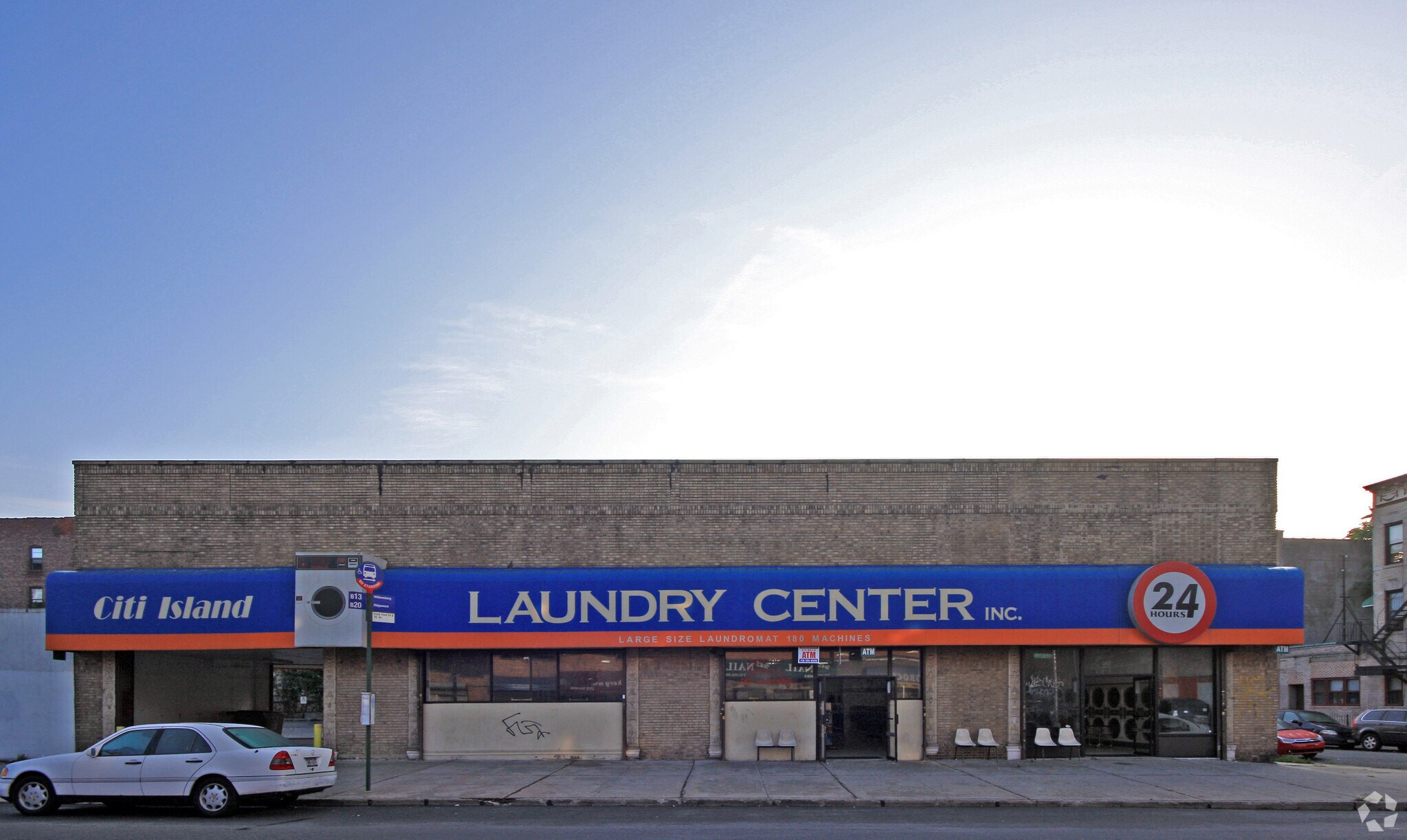 69-19 Fresh Pond Rd, Flushing, NY à louer Photo principale– Image 1 sur 9