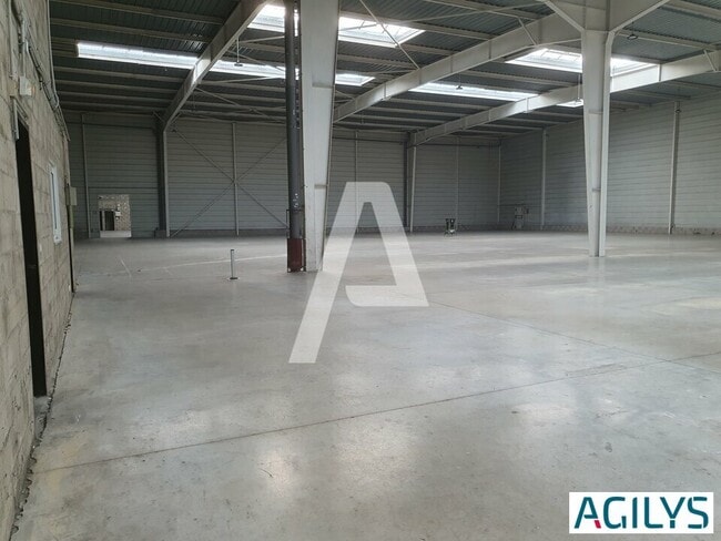 Plus de détails pour 22 Rue Des Cerisiers, Lisses - Industriel/Logistique à louer