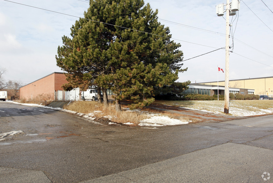 60 Torlake Cres, Toronto, ON à vendre - Photo de l’immeuble – Image 2 sur 2
