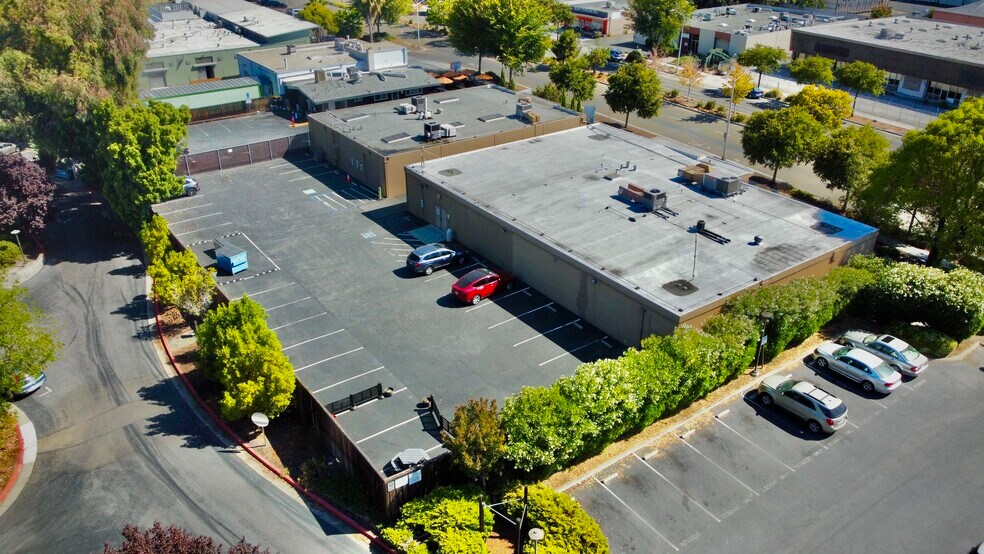 795 San Antonio Rd, Palo Alto, CA à louer - Photo de l’immeuble – Image 3 sur 8