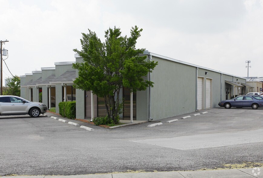 2334-2404 Jackson Keller Rd, San Antonio, TX à louer - Photo principale – Image 1 sur 5
