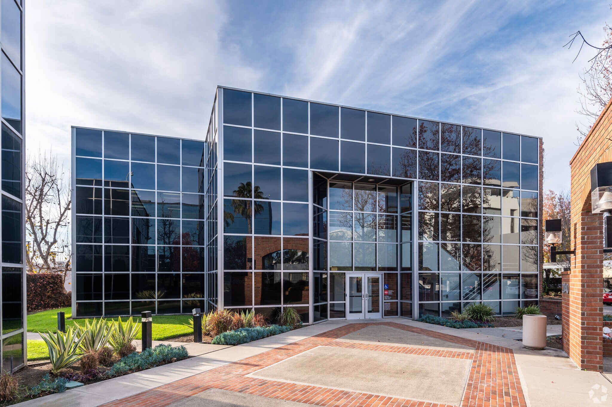 2040 S Santa Cruz St, Anaheim, CA à louer Photo principale– Image 1 sur 26