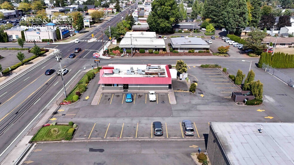 398 Lancaster Dr NE, Salem, OR à vendre - Photo de l’immeuble – Image 3 sur 11