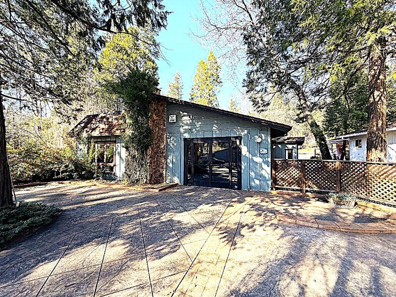 23036 Joaquin Gully Rd, Twain Harte, CA à louer - Photo de l’immeuble – Image 2 sur 9