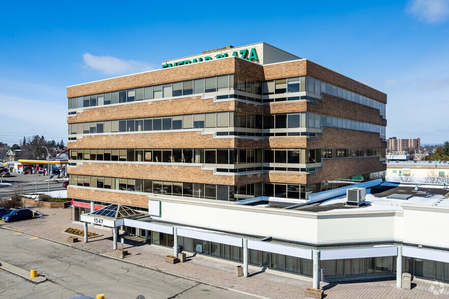1547 Merivale Rd, Ottawa, ON à louer - Photo de l’immeuble – Image 3 sur 7