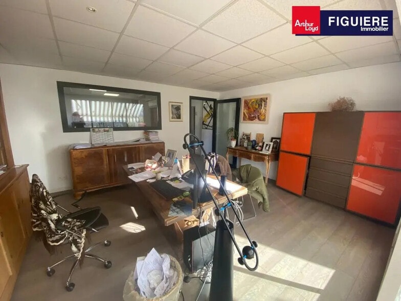 Bureau dans Arles à vendre - Photo de l’immeuble – Image 3 sur 12