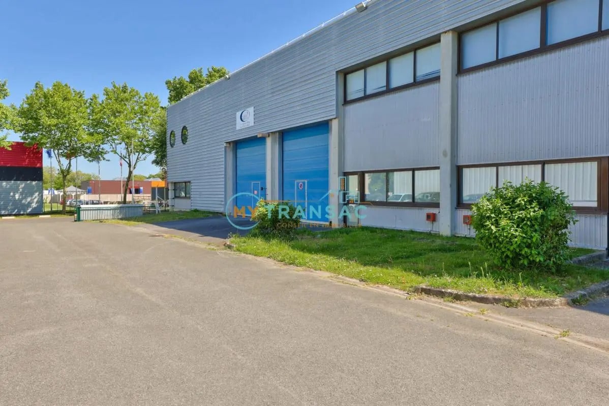 Local d’activités dans Collégien à louer Photo de l’immeuble– Image 1 sur 5