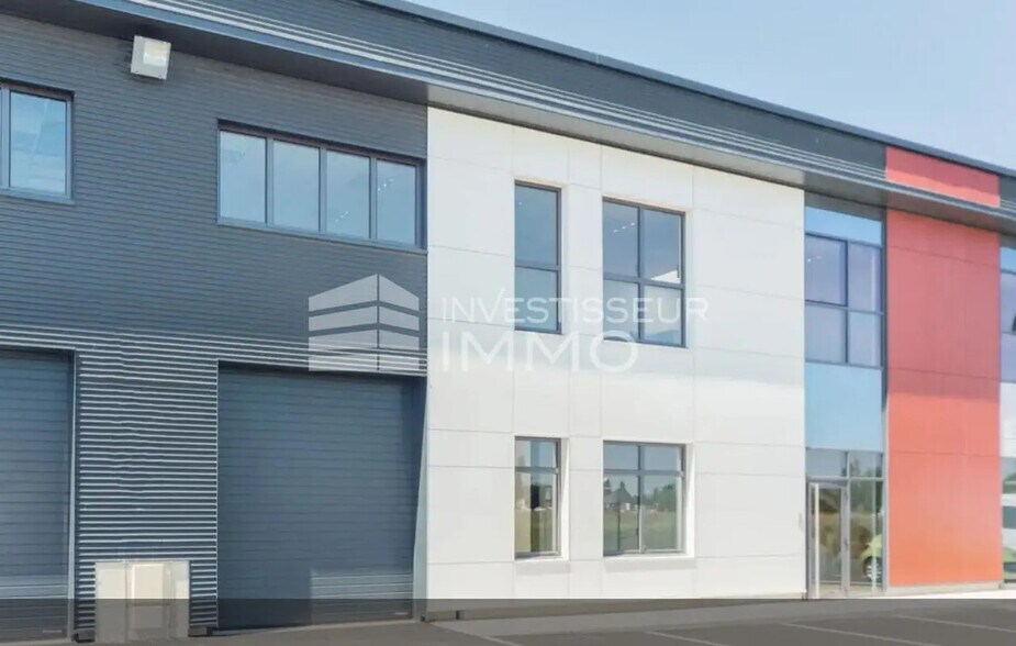 Local d’activités dans Lieusaint à louer - Photo de l’immeuble – Image 3 sur 3