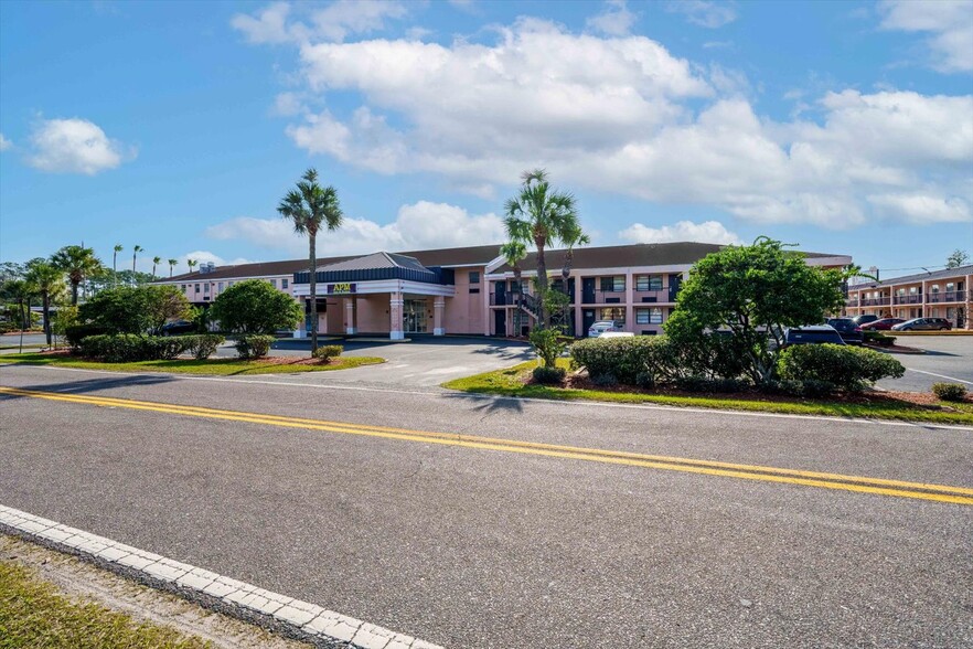 510 Lane Ave S, Jacksonville, FL à vendre - Photo de l’immeuble – Image 3 sur 71