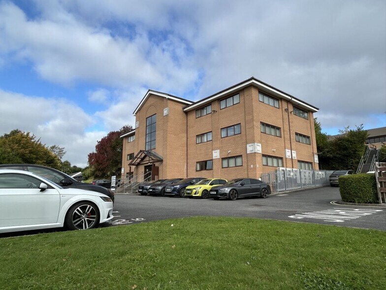 61 Longbridge Rd, Plymouth à louer - Photo de l’immeuble – Image 1 sur 5