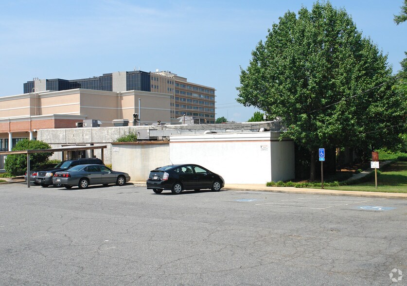 1753 Peachtree St NE, Atlanta, GA à louer - Photo de l’immeuble – Image 2 sur 4