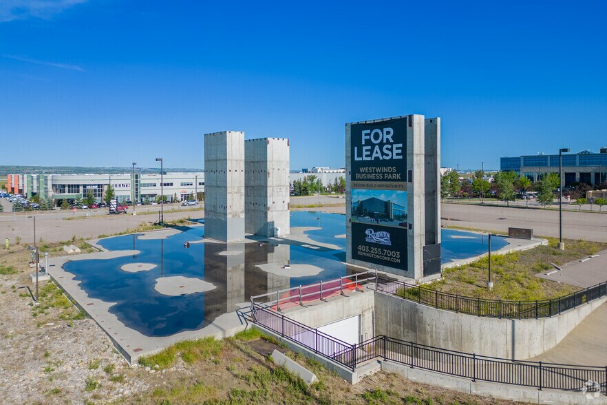 3687 63rd Ave NE, Calgary, AB à louer - Photo de l’immeuble – Image 2 sur 8