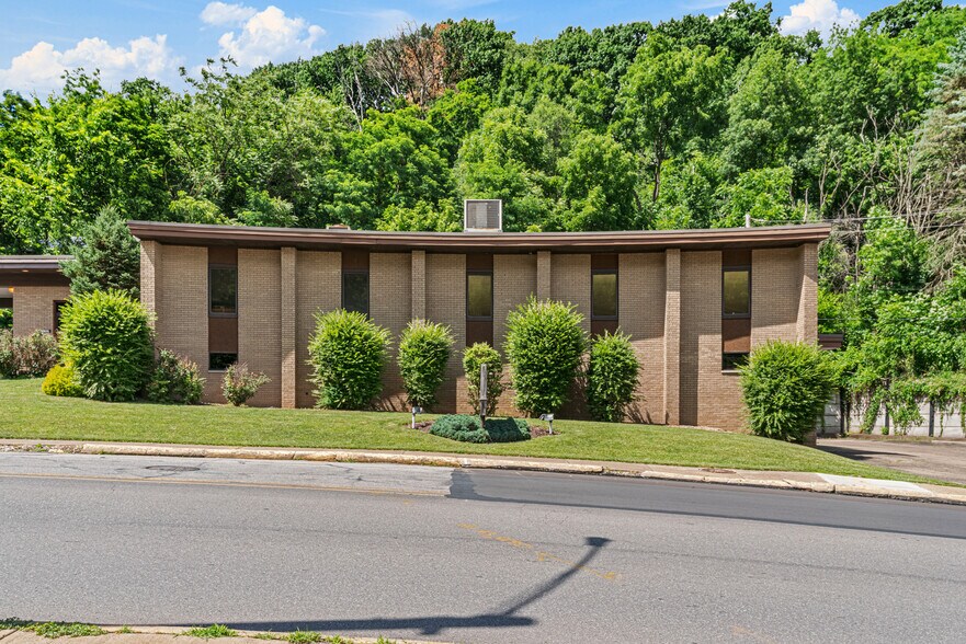1650 Broadway Ave, McKees Rocks, PA à louer - Photo de l’immeuble – Image 1 sur 7