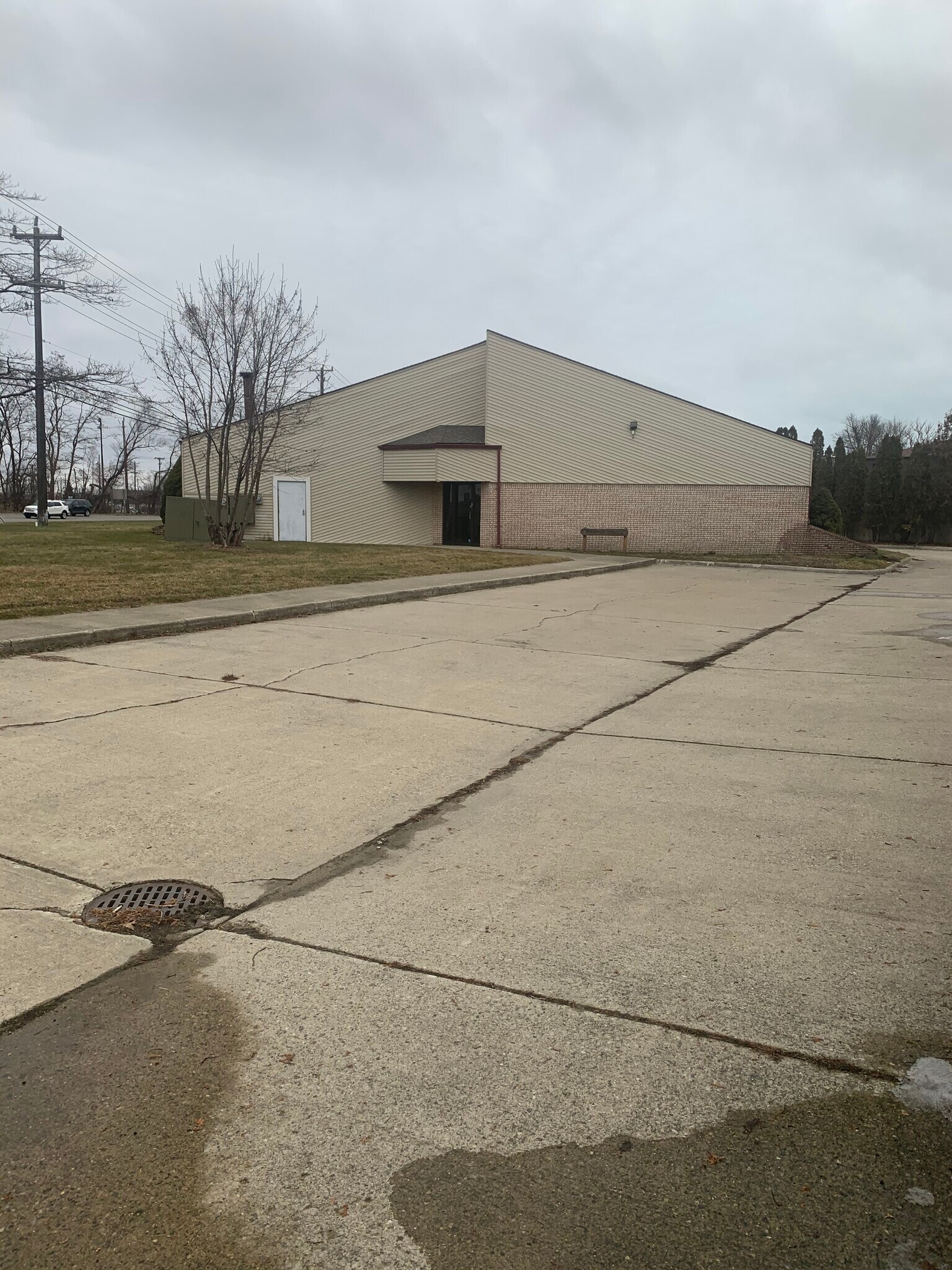 25000 N River Rd, Harrison Township, MI à louer Photo de l’immeuble– Image 1 sur 23