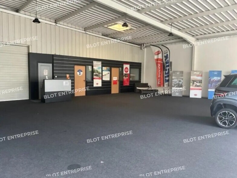 Local d’activités dans Saint-Brieuc à louer - Hall d’entrée – Image 2 sur 13