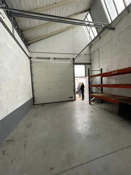 Bureau dans Vénissieux à louer - Photo intérieure – Image 2 sur 3